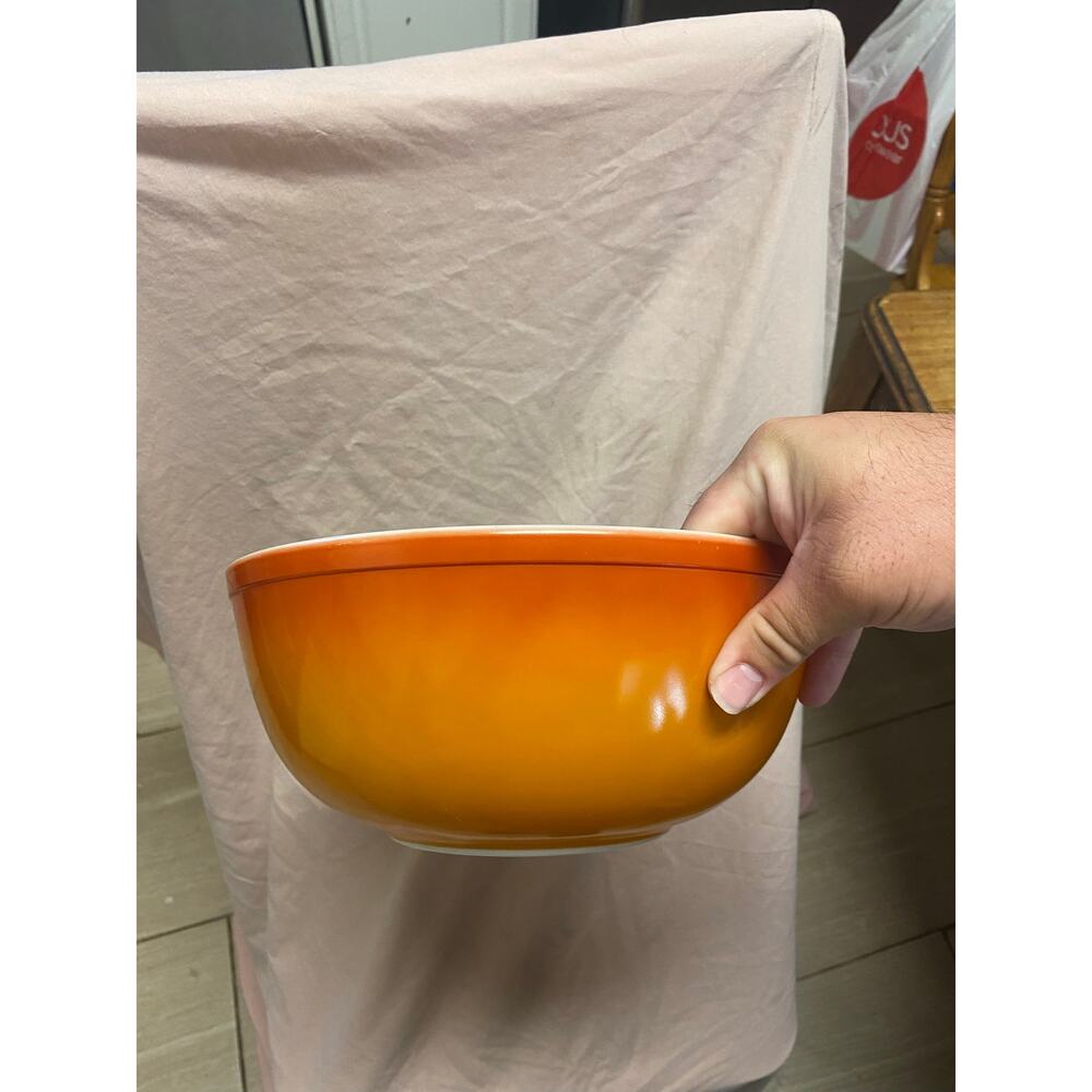 Vintage Pyrex Mixing Bowl Flameglo Ombre Orange  4 Quart 404